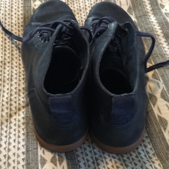 Ugg men’s hi top shoes - Picture 3 of 5